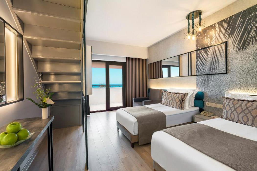 En az 3 yetişkin, En fazla 4 yetişkin + 1 çocuk veya 3 yetişkin + 2 çocuk.