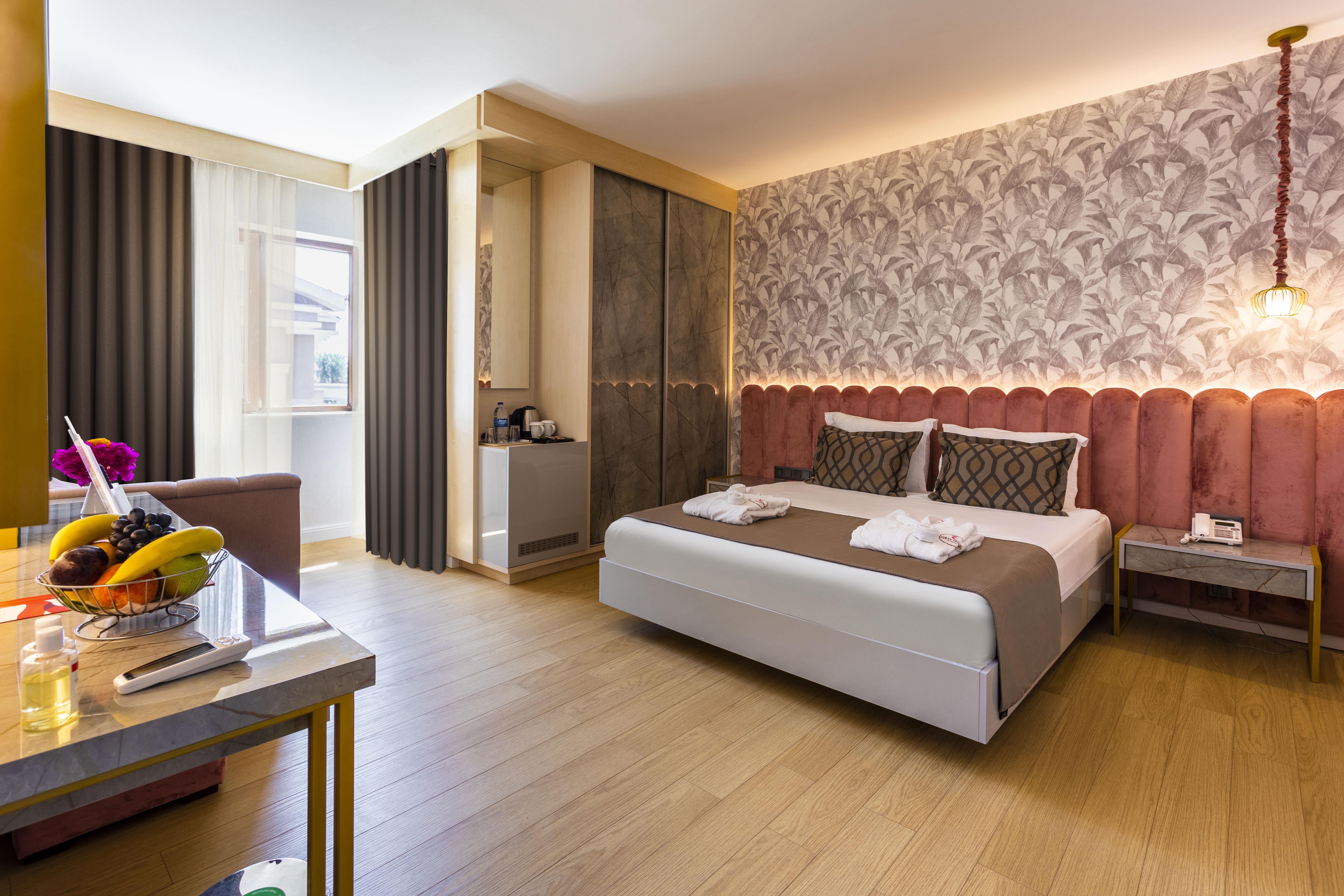 En fazla 3 yetişkin veya 2 yetişkin + 2 çocuk.