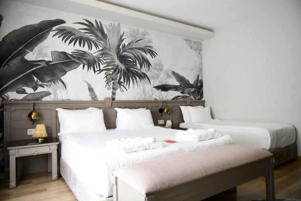 En az 4 yetişkin, En fazla 5 yetişkin + 1 çocuk veya 4 yetişkin + 2 çocuk.