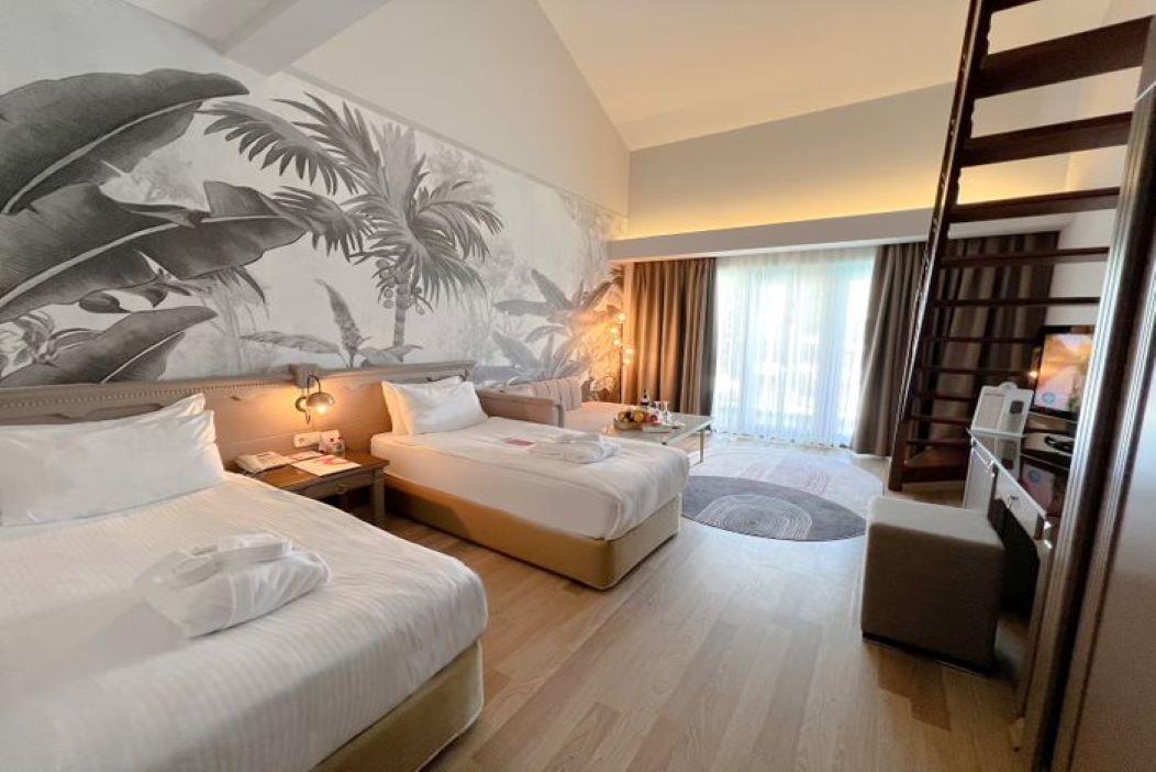 En az 3 yetişkin, En fazla 4 yetişkin + 1 çocuk veya 3 yetişkin + 2 çocuk.