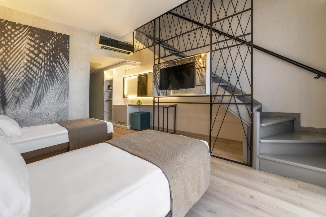 En az 3 yetişkin, En fazla 4 yetişkin + 1 çocuk veya 3 yetişkin + 2 çocuk.