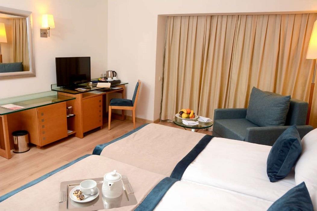 En fazla 3 yetişkin veya 2 yetişkin + 2 çocuk.