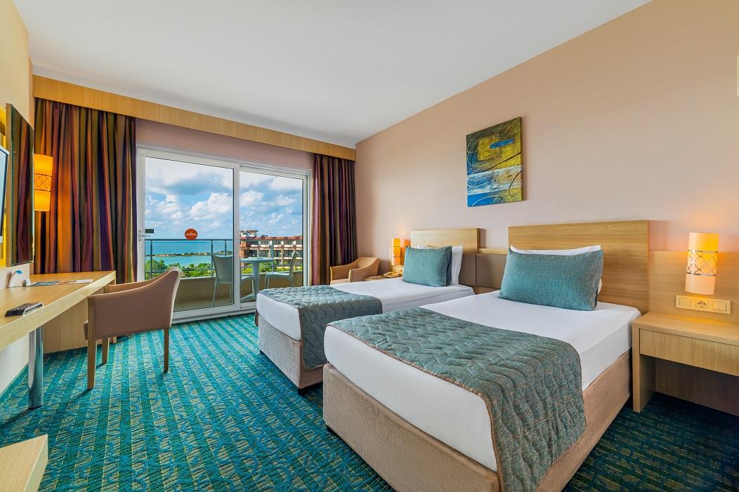 En fazla 2 yetişkin + 1 çocuk veya 1 yetişkin + 1 çocuk.