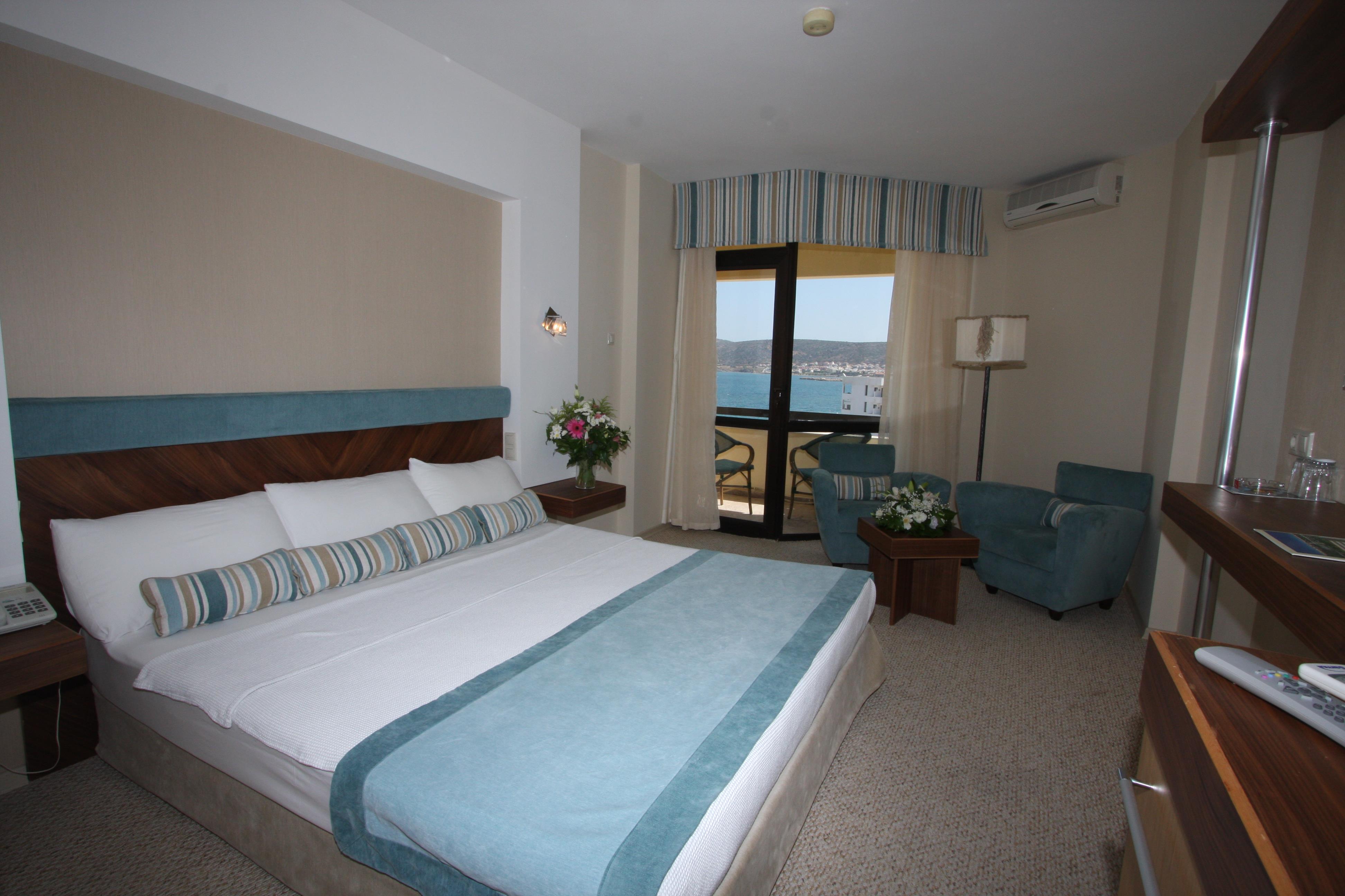 En fazla 3 yetişkin veya 2 yetişkin + 1 çocuk.