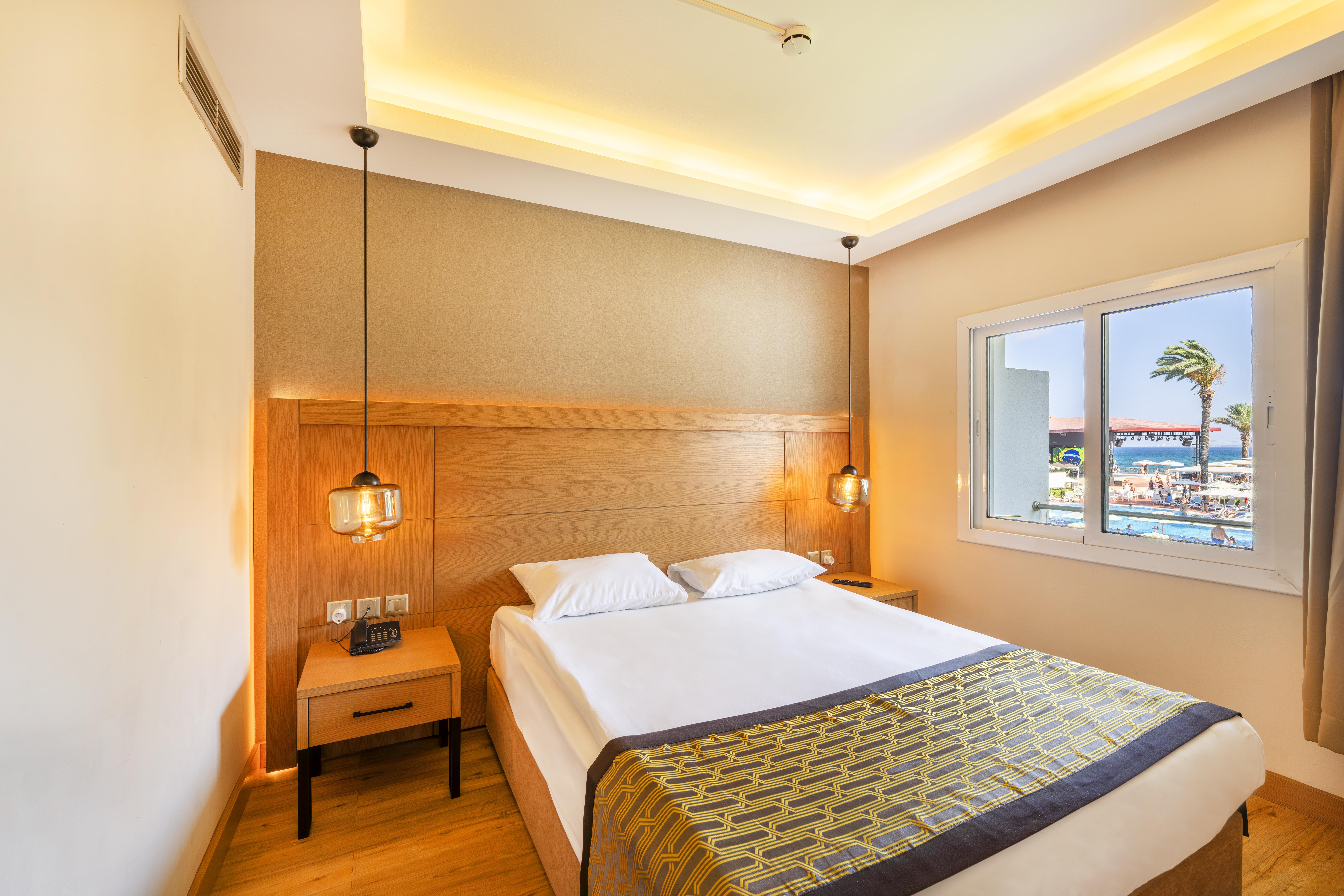 En az 4 yetişkin, En fazla 4 yetişkin + 2 çocuk.