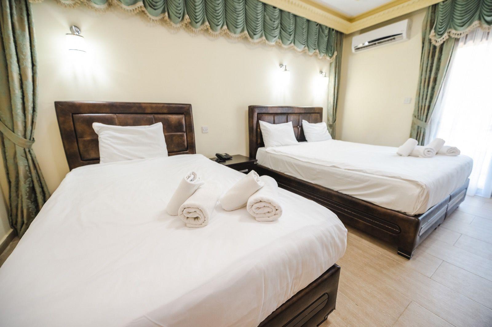 En fazla 3 yetişkin veya 2 yetişkin + 2 çocuk.