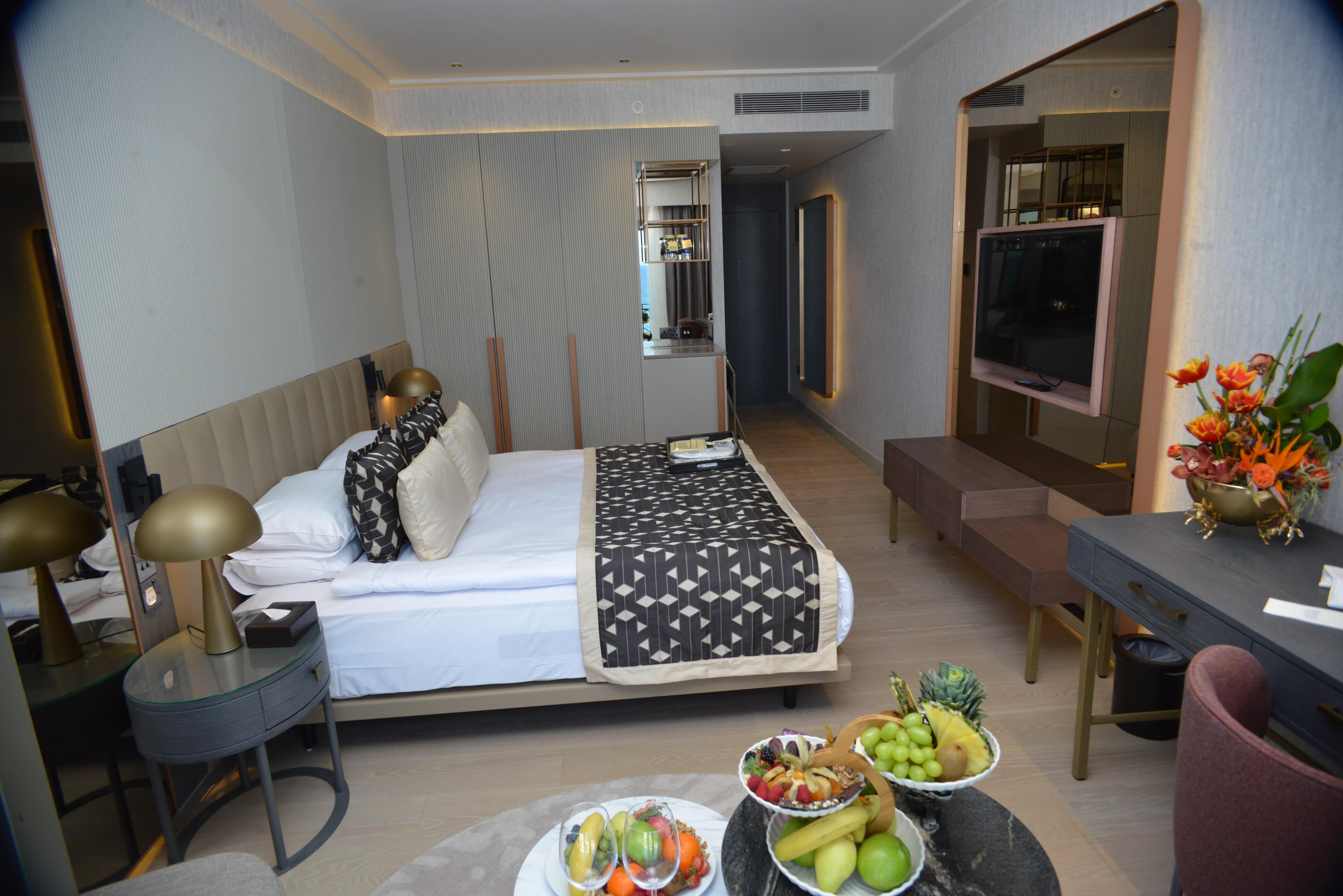 En fazla 3 yetişkin veya 2 yetişkin + 1 çocuk.