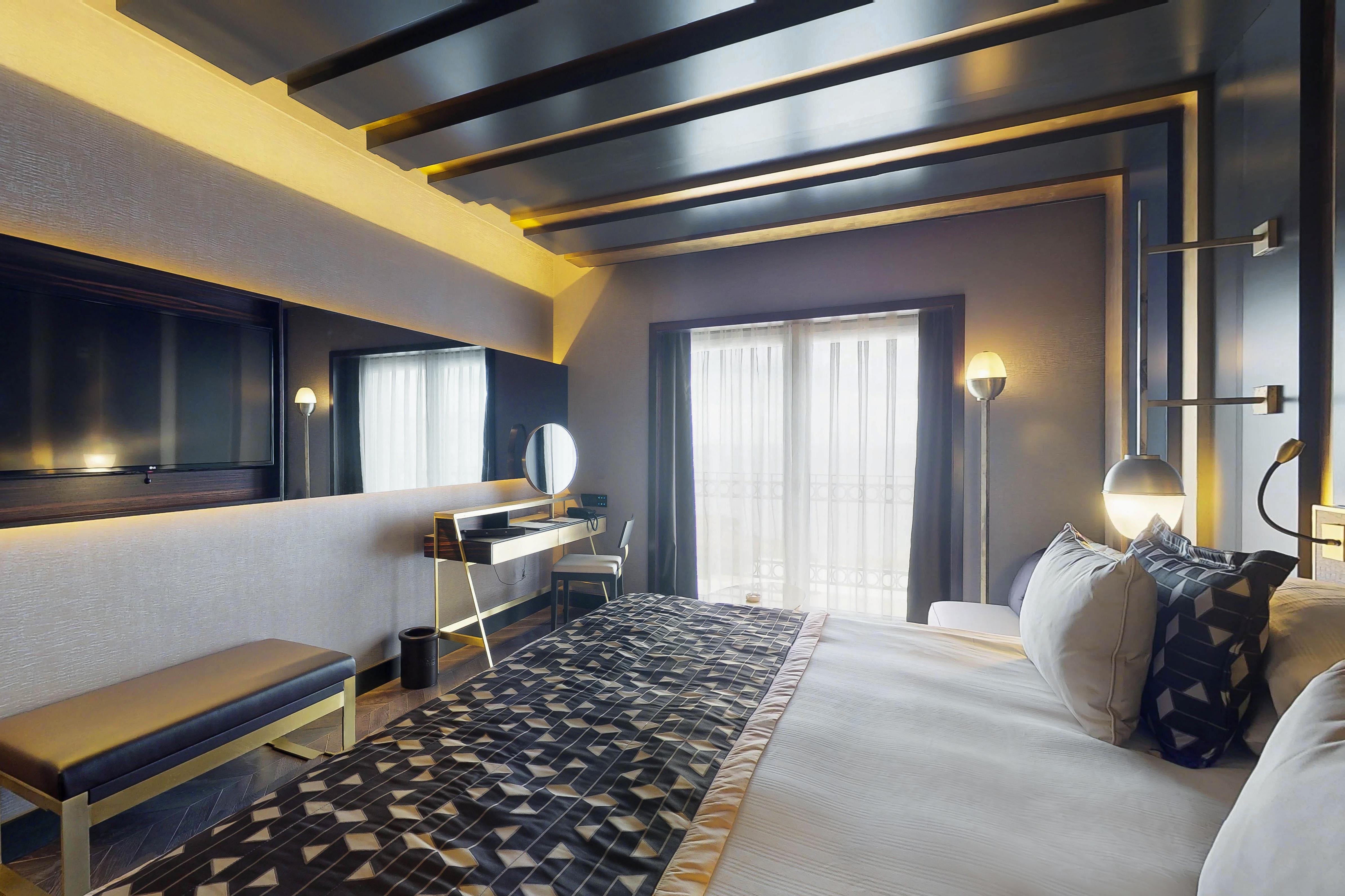 En az 3 yetişkin, En fazla 3 yetişkin.