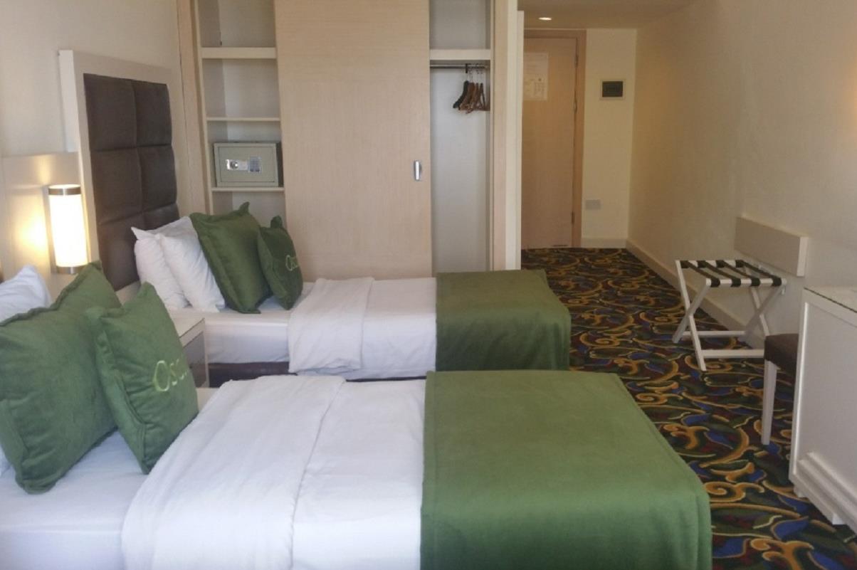 En fazla 2 yetişkin.