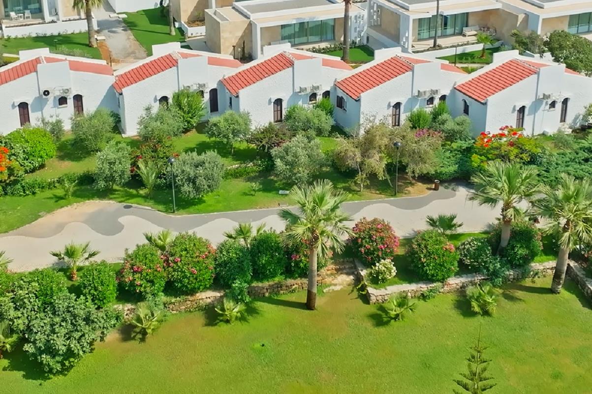 En fazla 4 yetişkin veya 3 yetişkin + 1 çocuk.