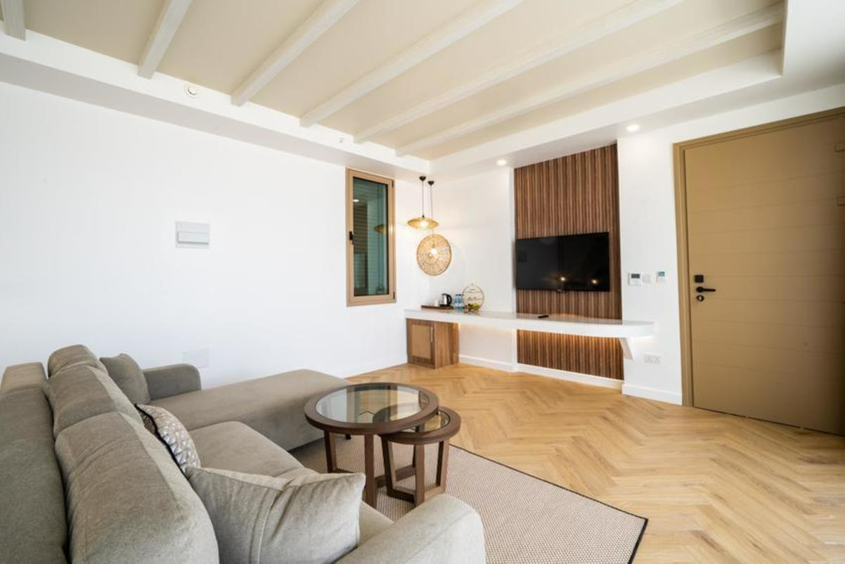 En fazla 4 yetişkin + 1 çocuk veya 3 yetişkin + 2 çocuk.