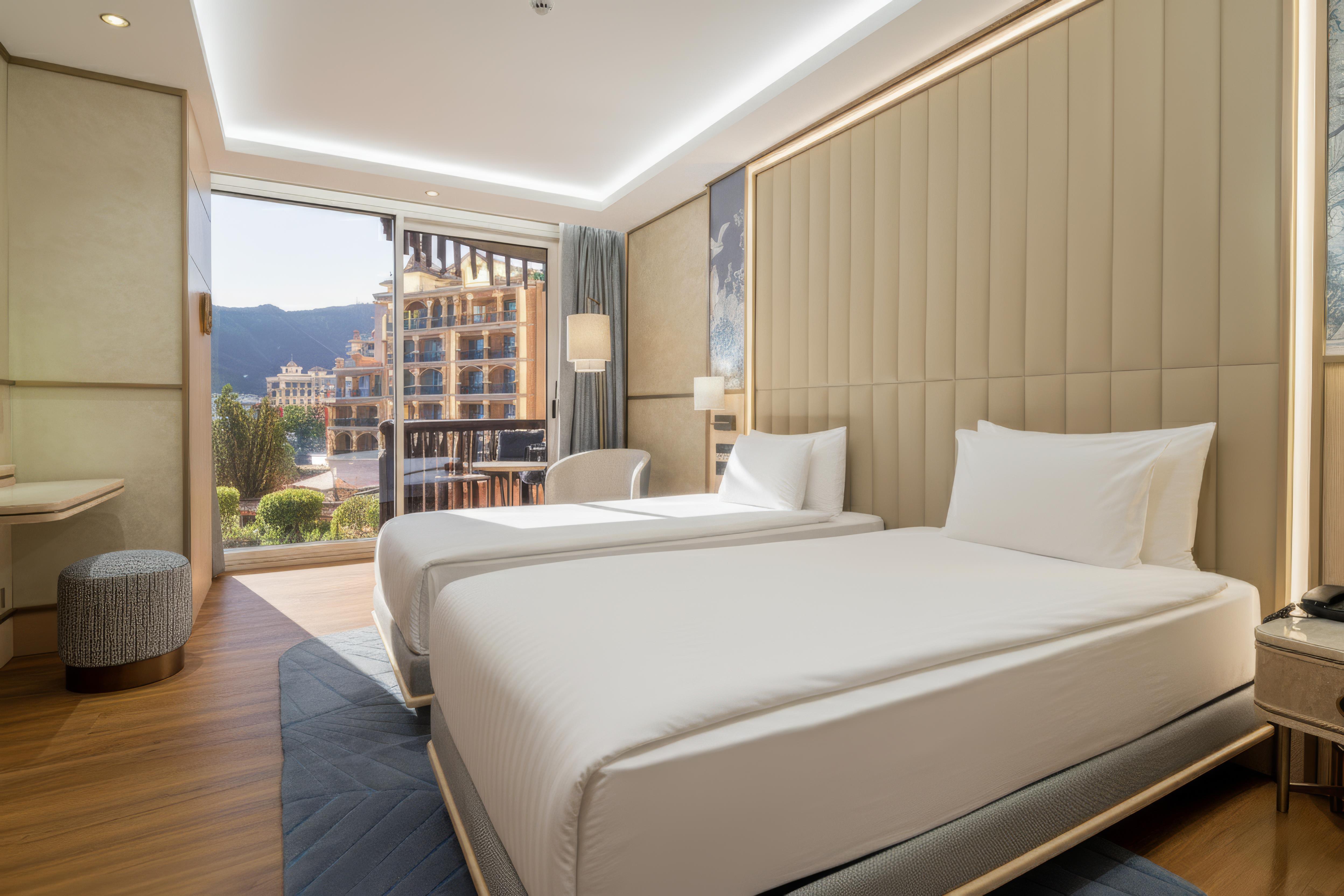 En fazla 3 yetişkin + 1 çocuk veya 2 yetişkin + 2 çocuk.