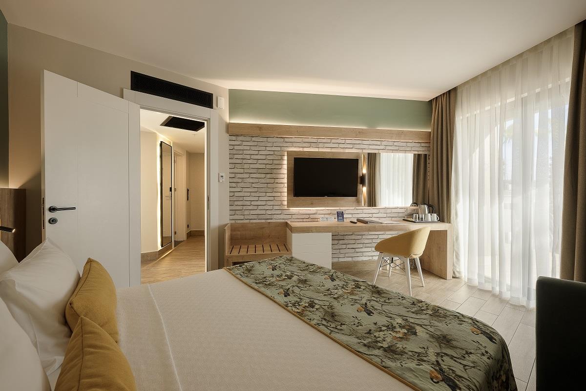 En az 2 yetişkin, En fazla 4 yetişkin veya 3 yetişkin + 1 çocuk.