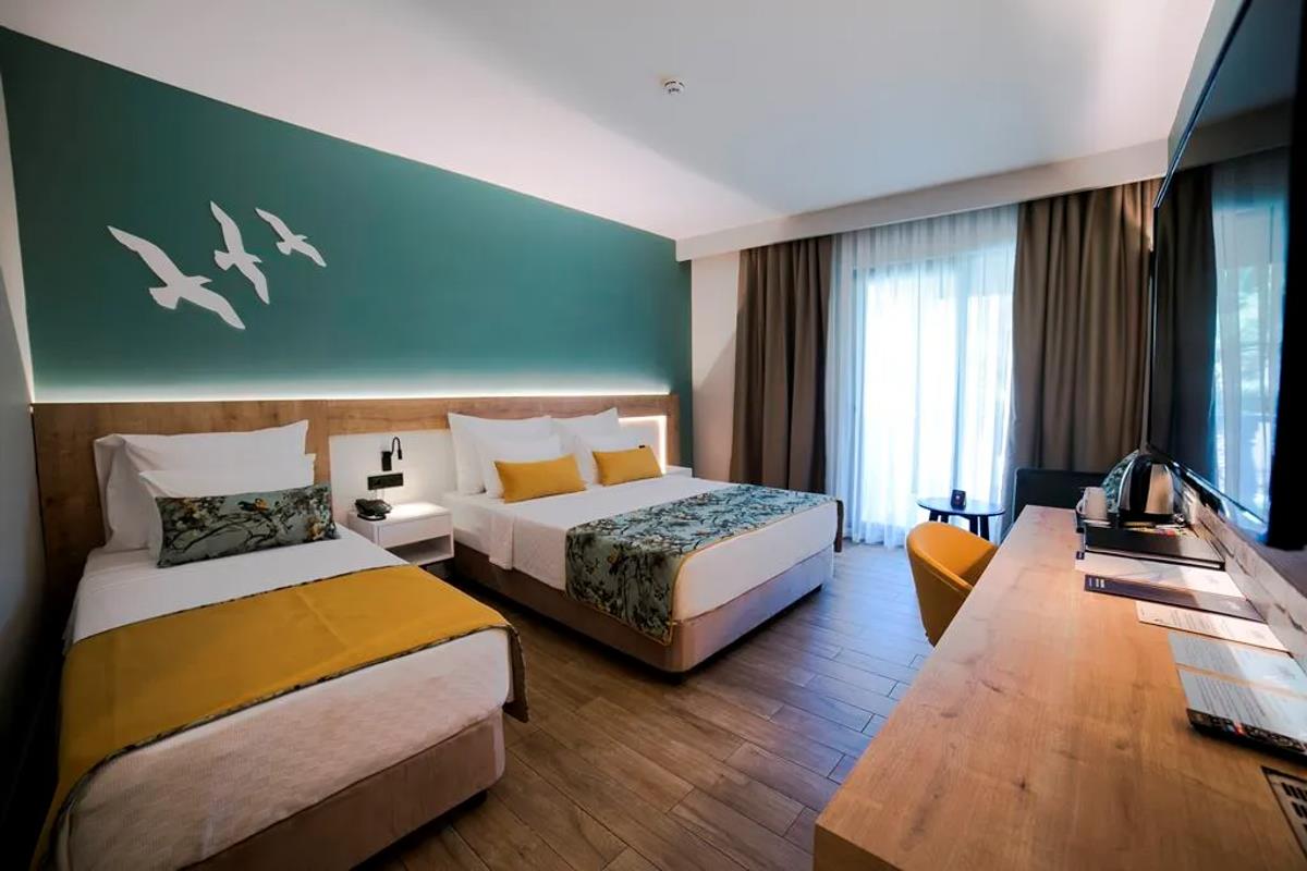 En fazla 3 yetişkin veya 2 yetişkin + 1 çocuk.