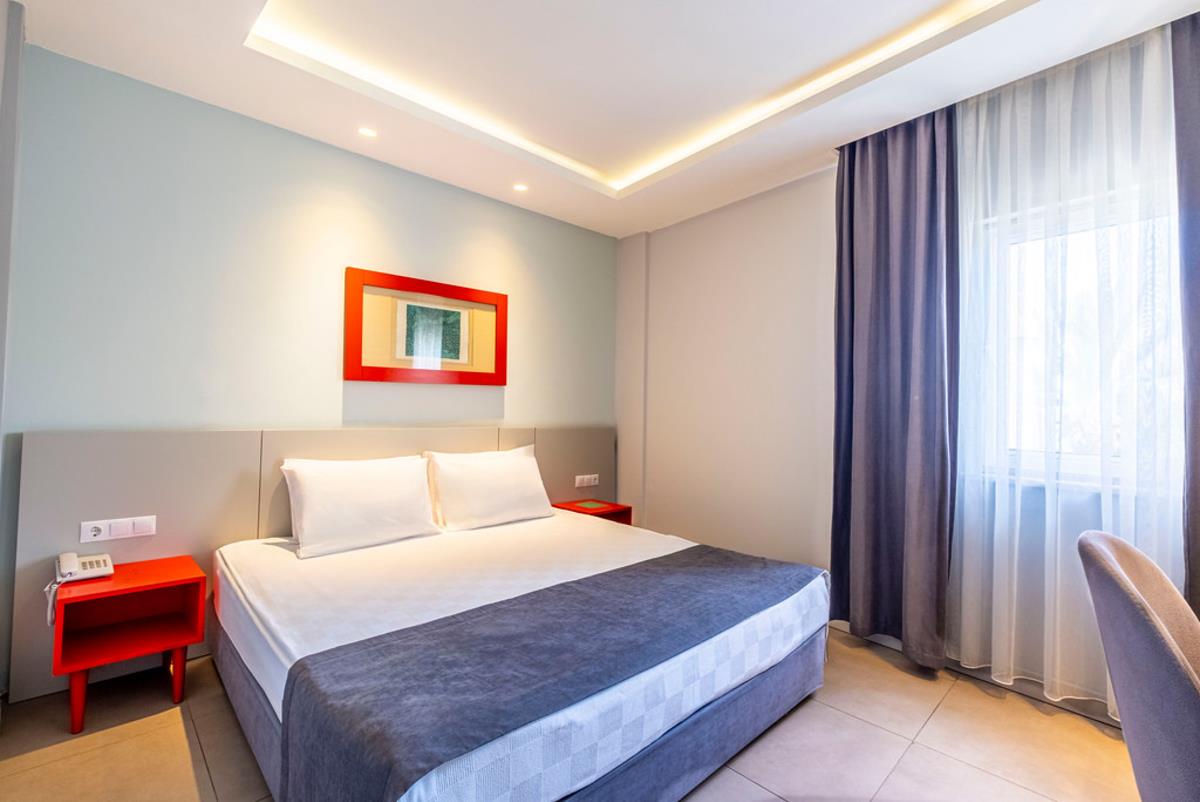 En fazla 2 yetişkin + 1 çocuk veya 1 yetişkin + 1 çocuk.