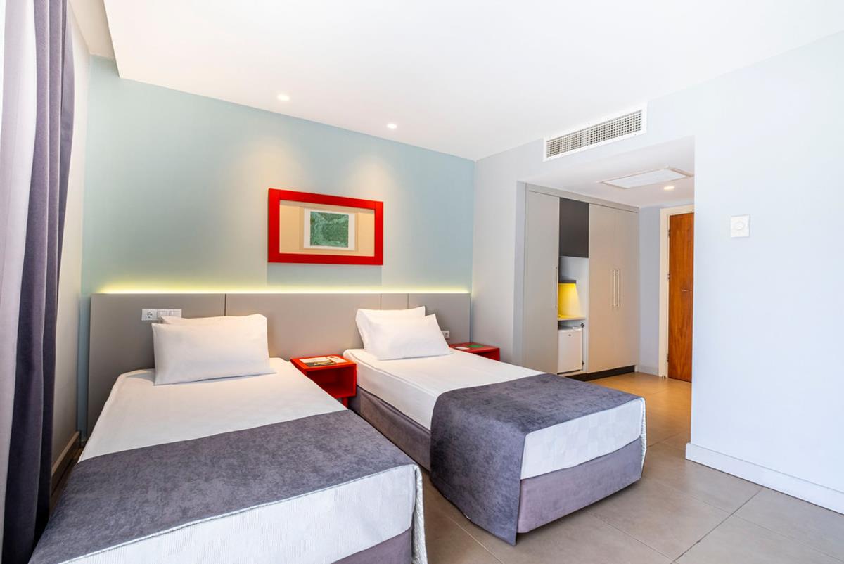 En az 2 yetişkin, En fazla 2 yetişkin + 2 çocuk.