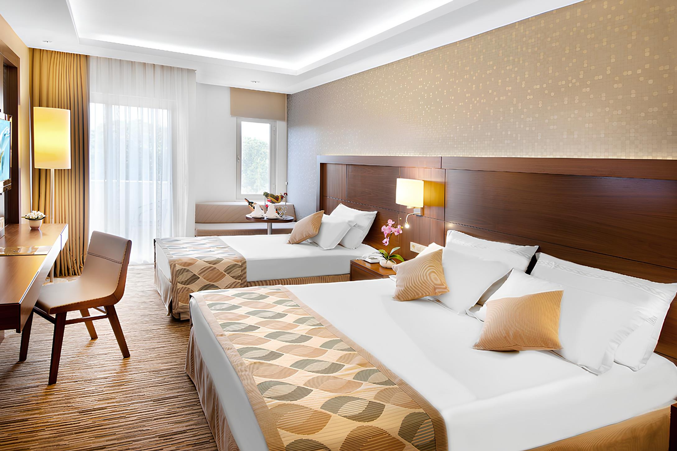 En fazla 3 yetişkin + 1 çocuk veya 2 yetişkin + 2 çocuk.