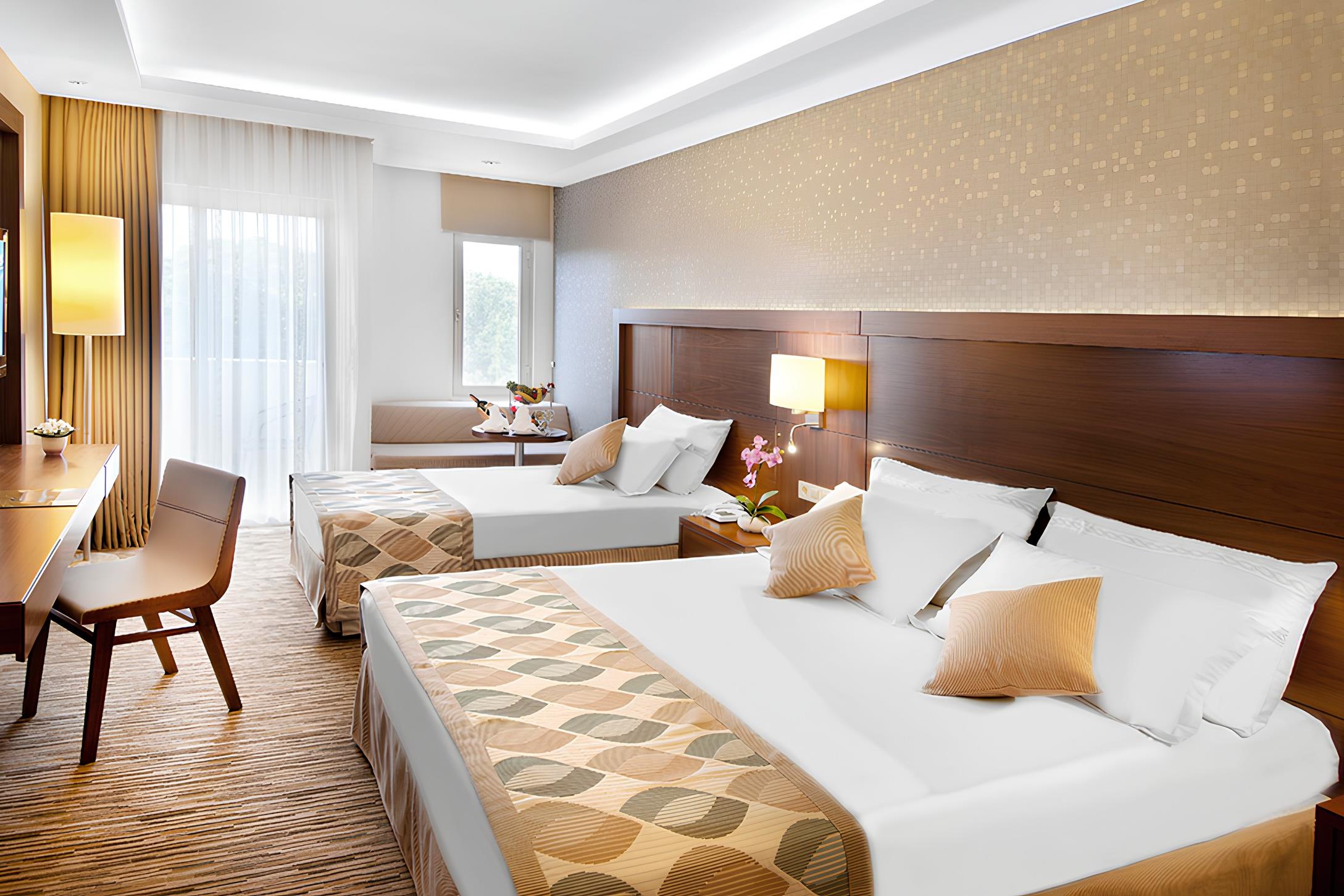 En fazla 3 yetişkin veya 2 yetişkin + 2 çocuk.