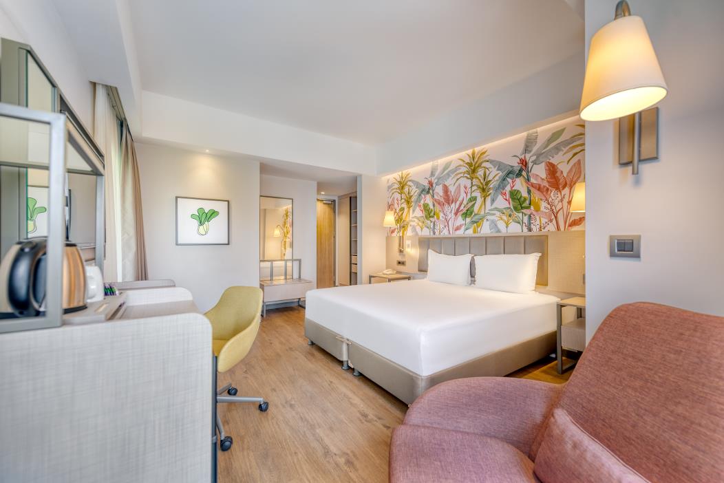 En fazla 3 yetişkin veya 2 yetişkin + 1 çocuk.