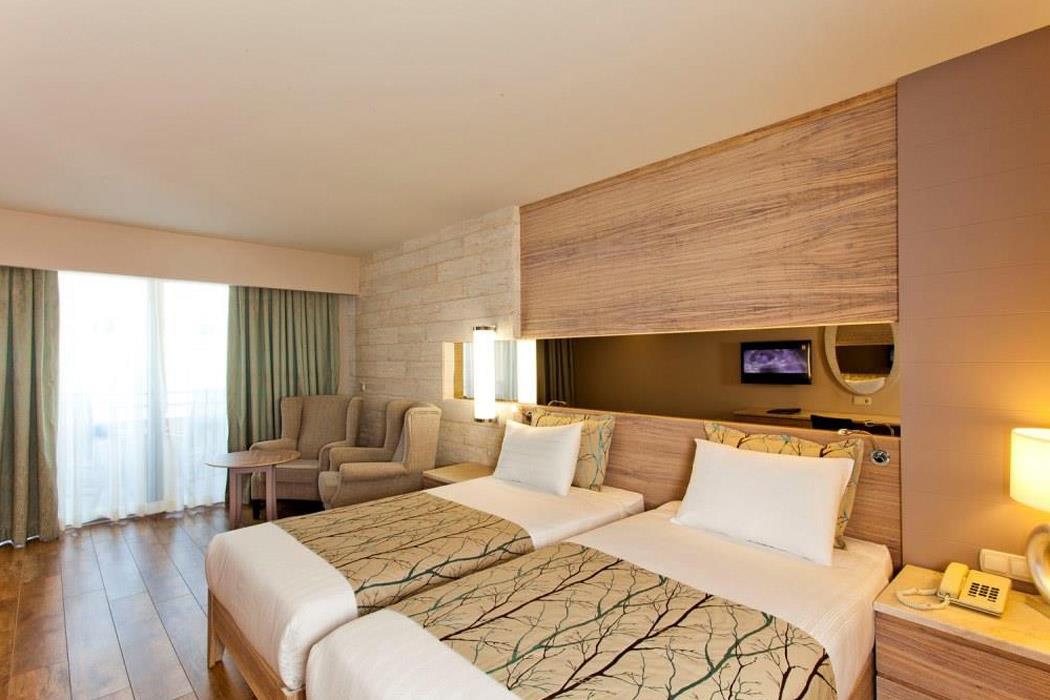 En az 2 yetişkin, En fazla 3 yetişkin + 1 çocuk veya 2 yetişkin + 2 çocuk.