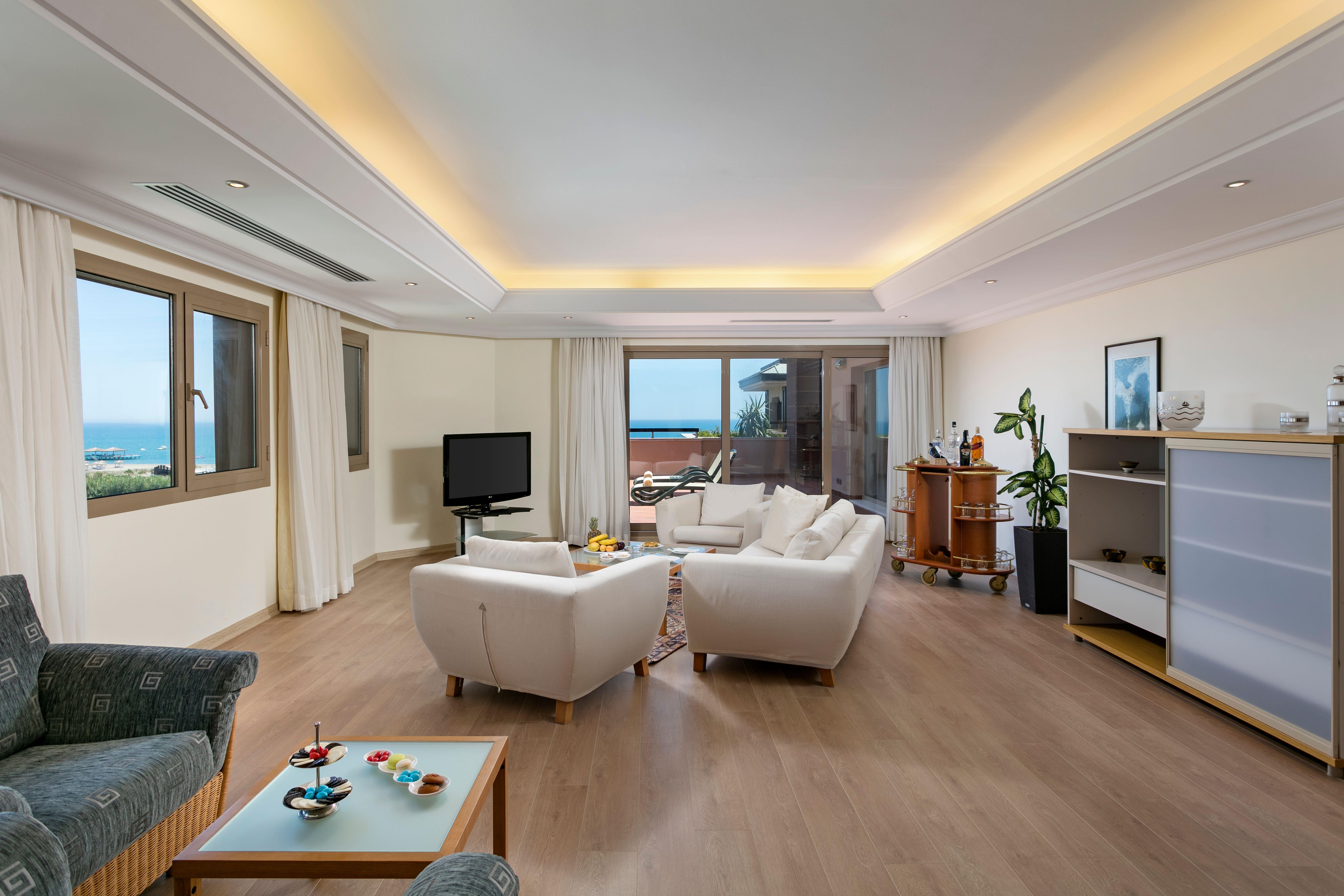 En az 4 yetişkin, En fazla 5 yetişkin veya 4 yetişkin + 2 çocuk.