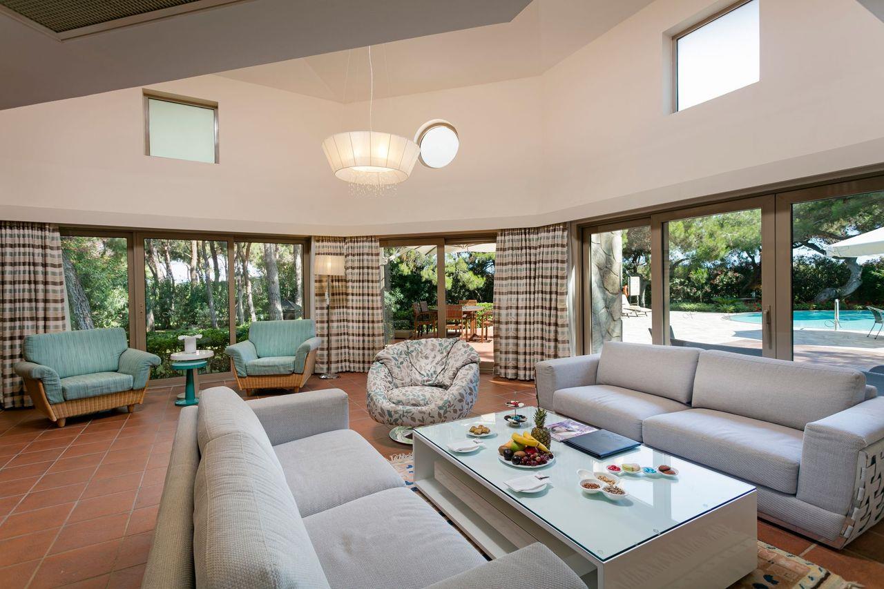 En az 4 yetişkin, En fazla 5 yetişkin veya 4 yetişkin + 2 çocuk.