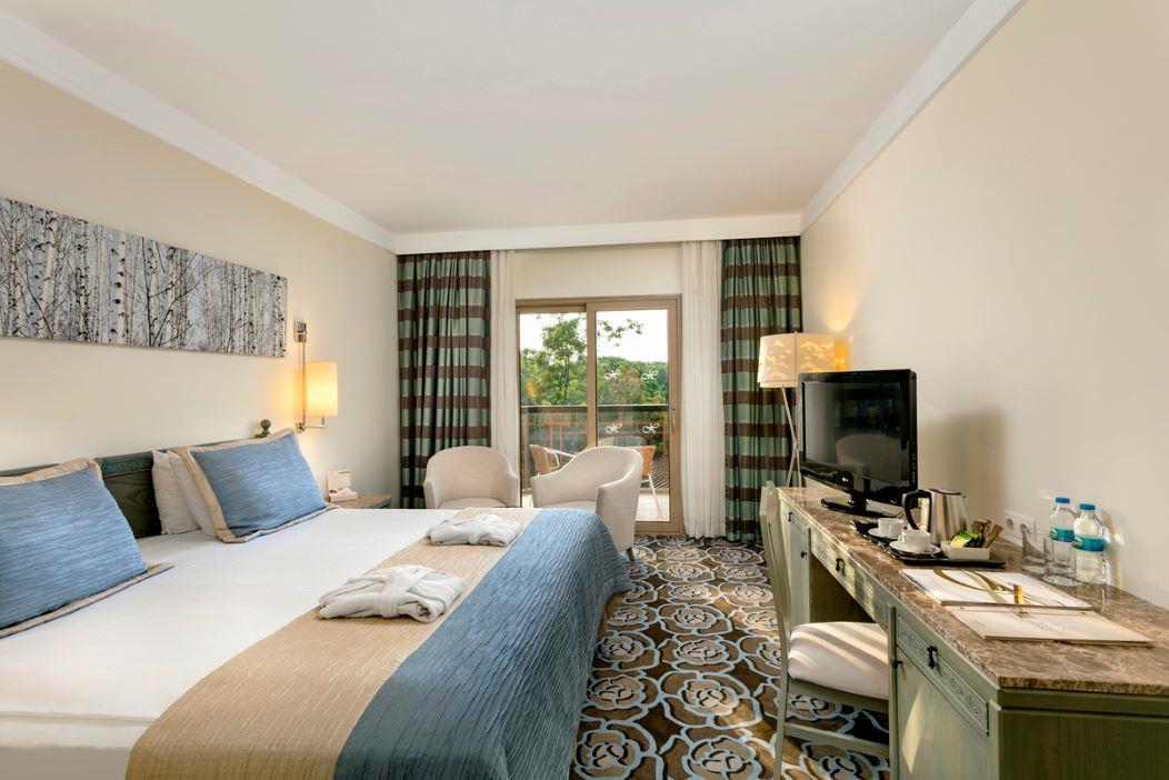 En fazla 3 yetişkin veya 2 yetişkin + 1 çocuk.