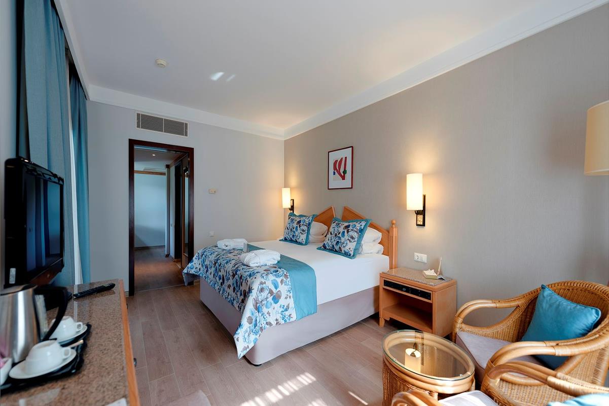 En az 2 yetişkin, En fazla 4 yetişkin veya 3 yetişkin + 2 çocuk.