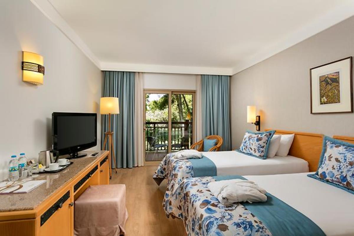 En fazla 3 yetişkin veya 2 yetişkin + 1 çocuk.