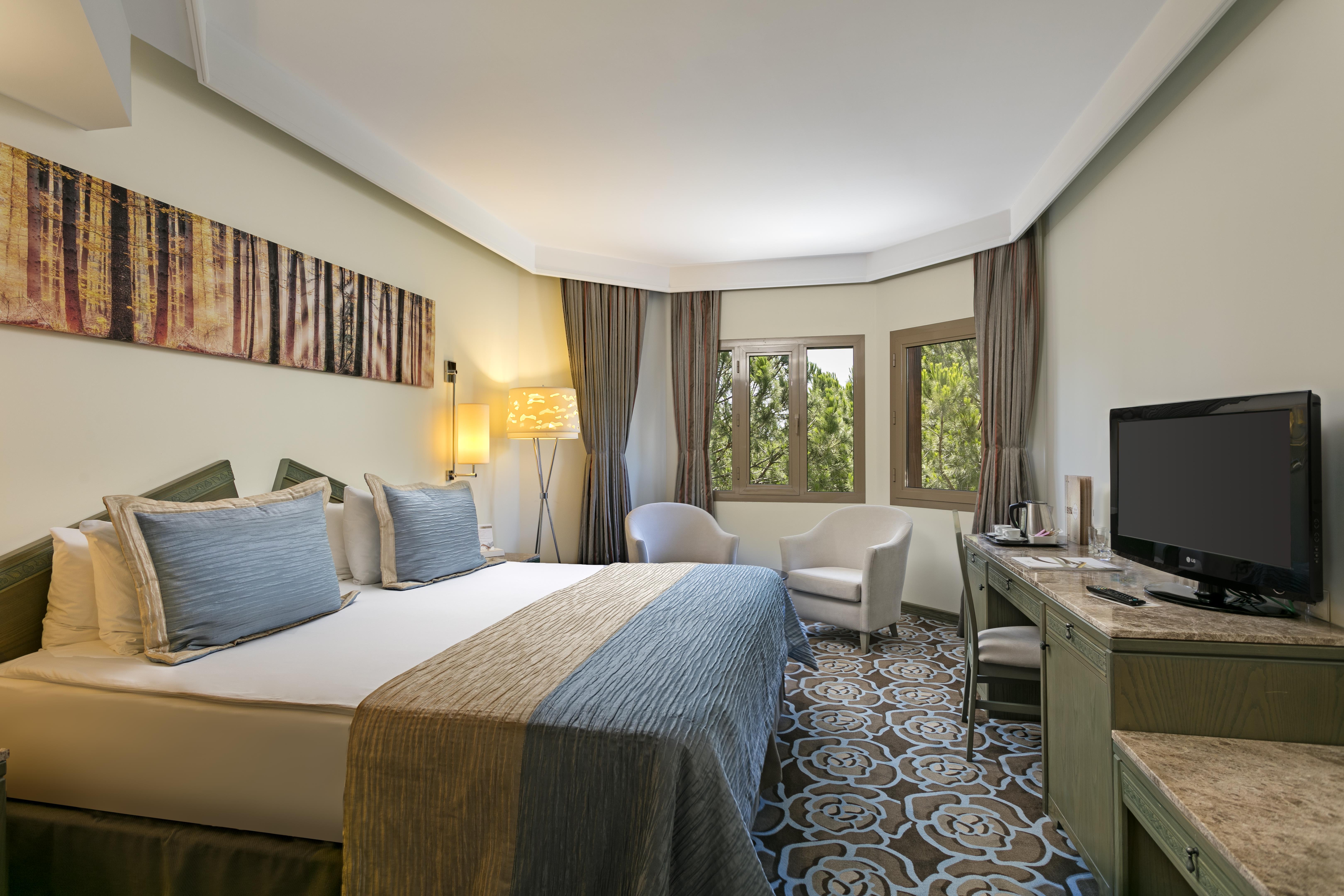 En az 2 yetişkin, En fazla 3 yetişkin + 1 çocuk veya 2 yetişkin + 2 çocuk.