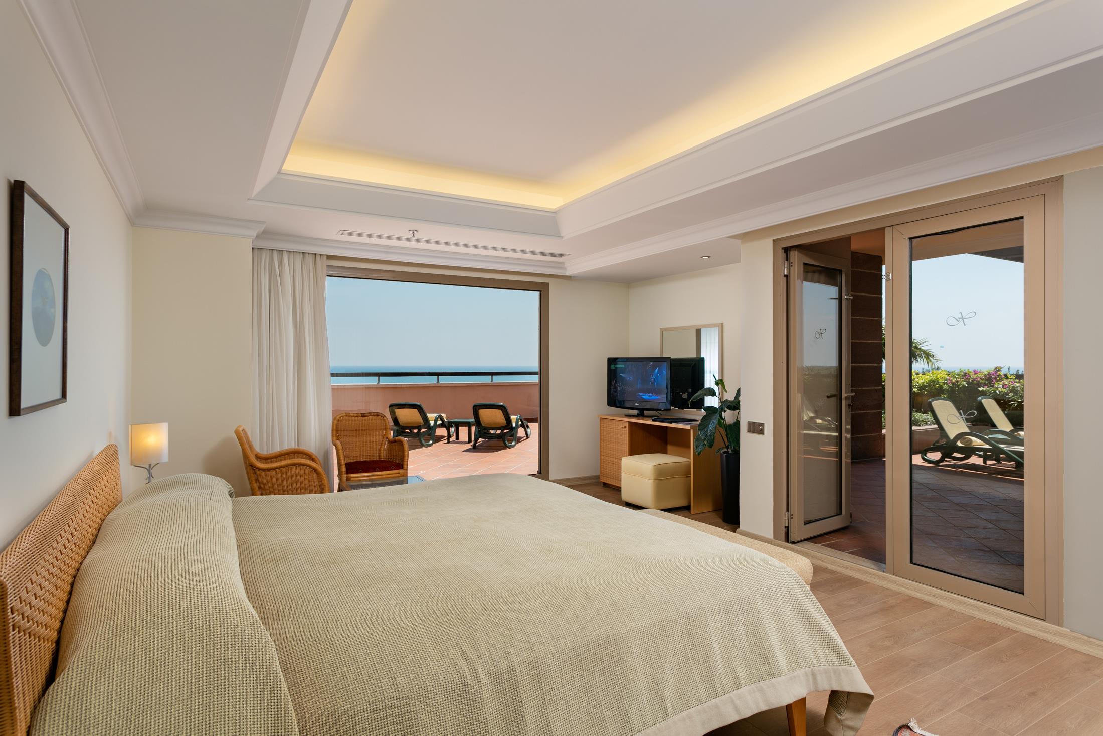 En az 4 yetişkin, En fazla 5 yetişkin veya 4 yetişkin + 2 çocuk.