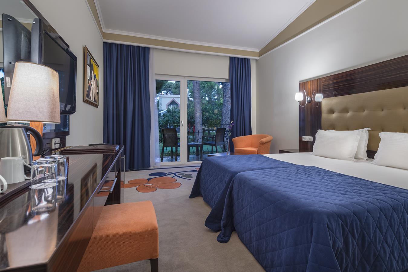 En fazla 3 yetişkin veya 2 yetişkin + 1 çocuk.