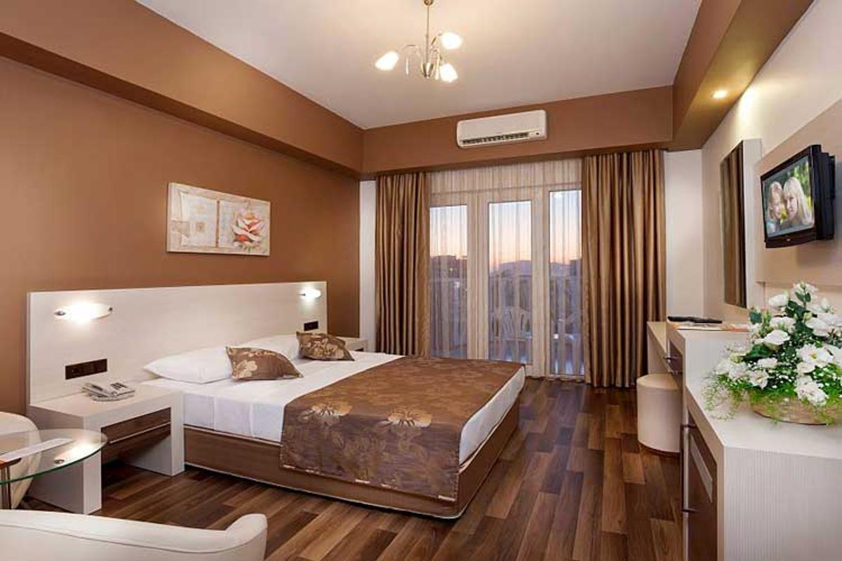 En az 2 yetişkin, En fazla 3 yetişkin veya 2 yetişkin + 1 çocuk.