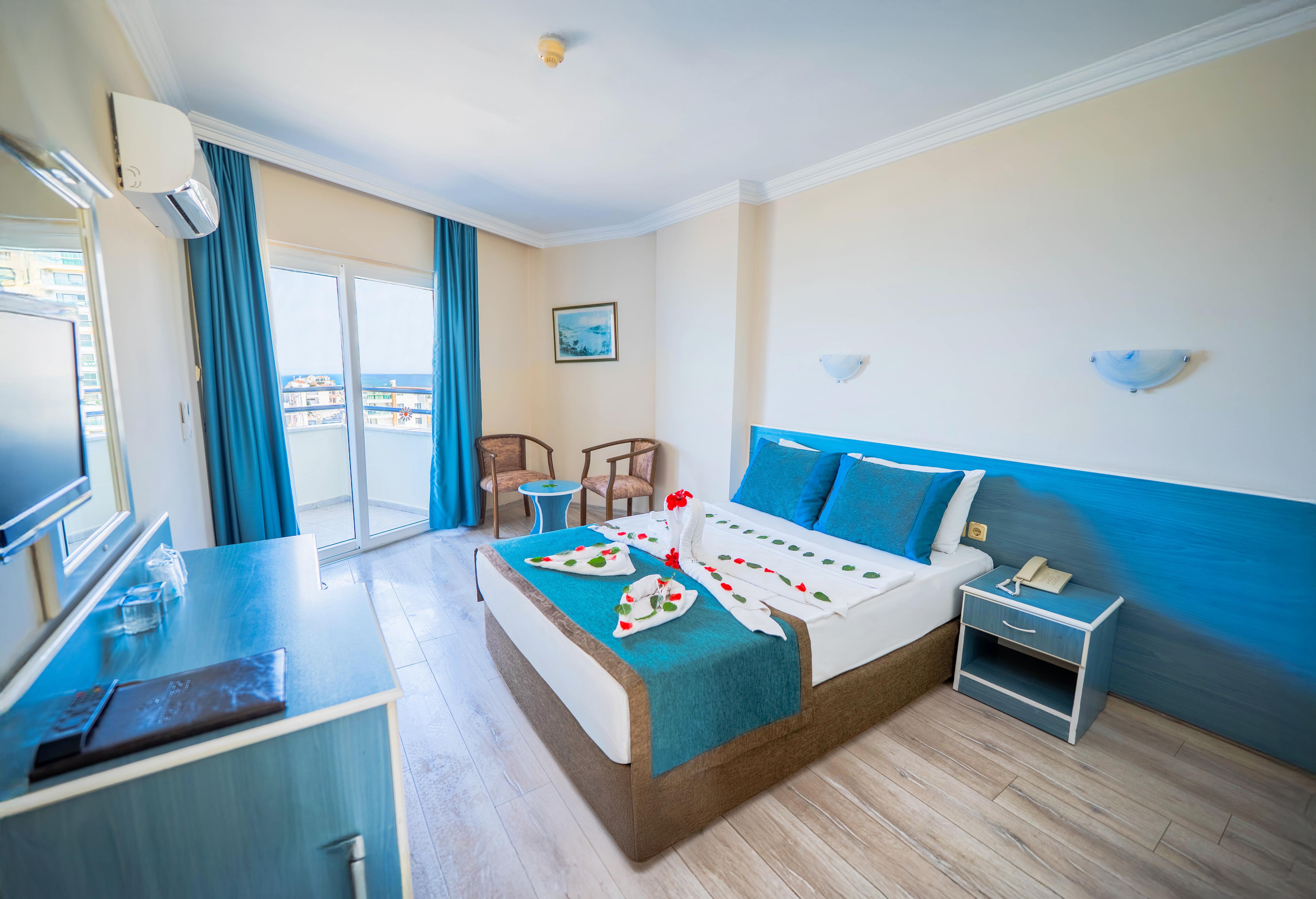 En fazla 3 yetişkin + 1 bebek (0-2 yaş) veya 2 yetişkin + 2 çocuk + 1 bebek (0-2 yaş).