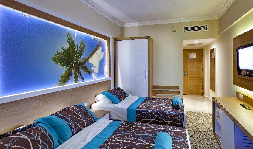 En fazla 3 yetişkin veya 2 yetişkin + 1 çocuk.