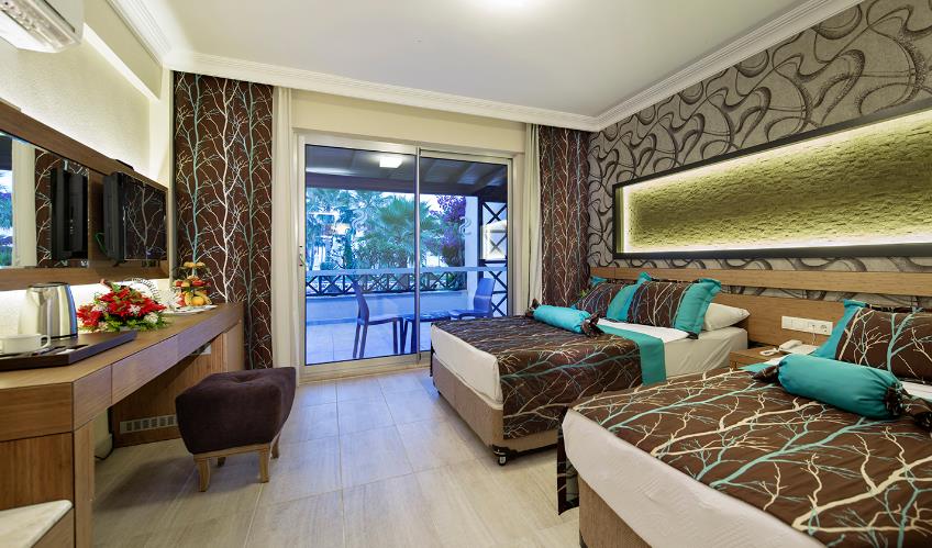 En az 3 yetişkin, En fazla 5 yetişkin veya 4 yetişkin + 1 çocuk.