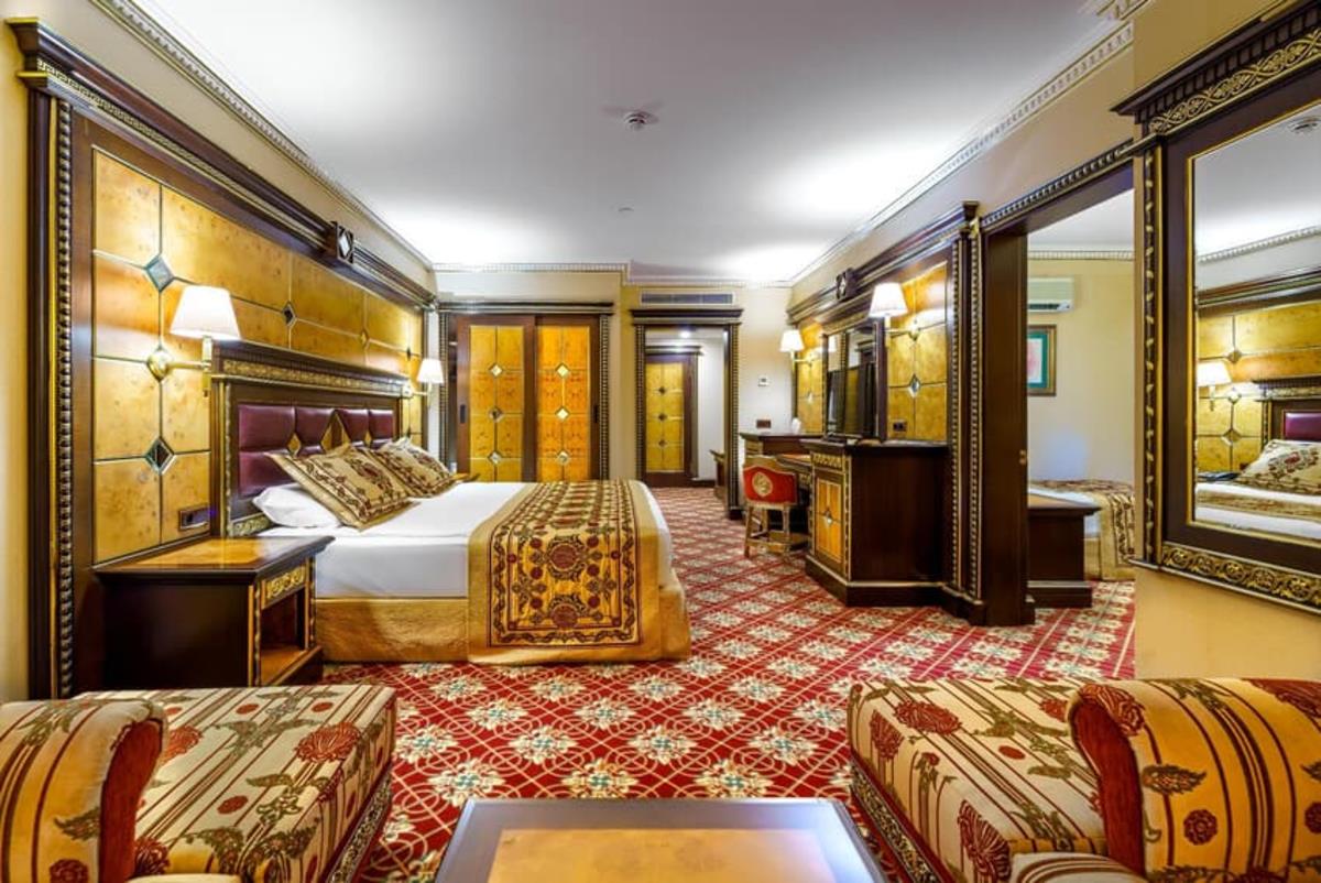 En az 3 yetişkin, En fazla 4 yetişkin veya 3 yetişkin + 1 çocuk.