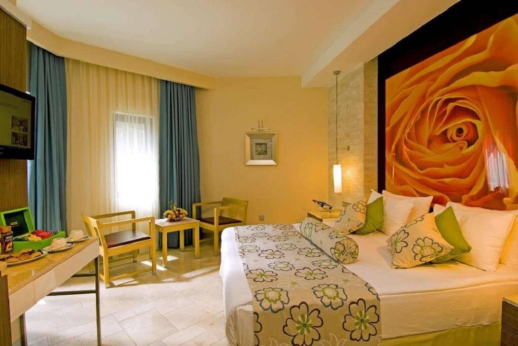 En az 2 yetişkin, En fazla 3 yetişkin + 1 çocuk veya 2 yetişkin + 2 çocuk.