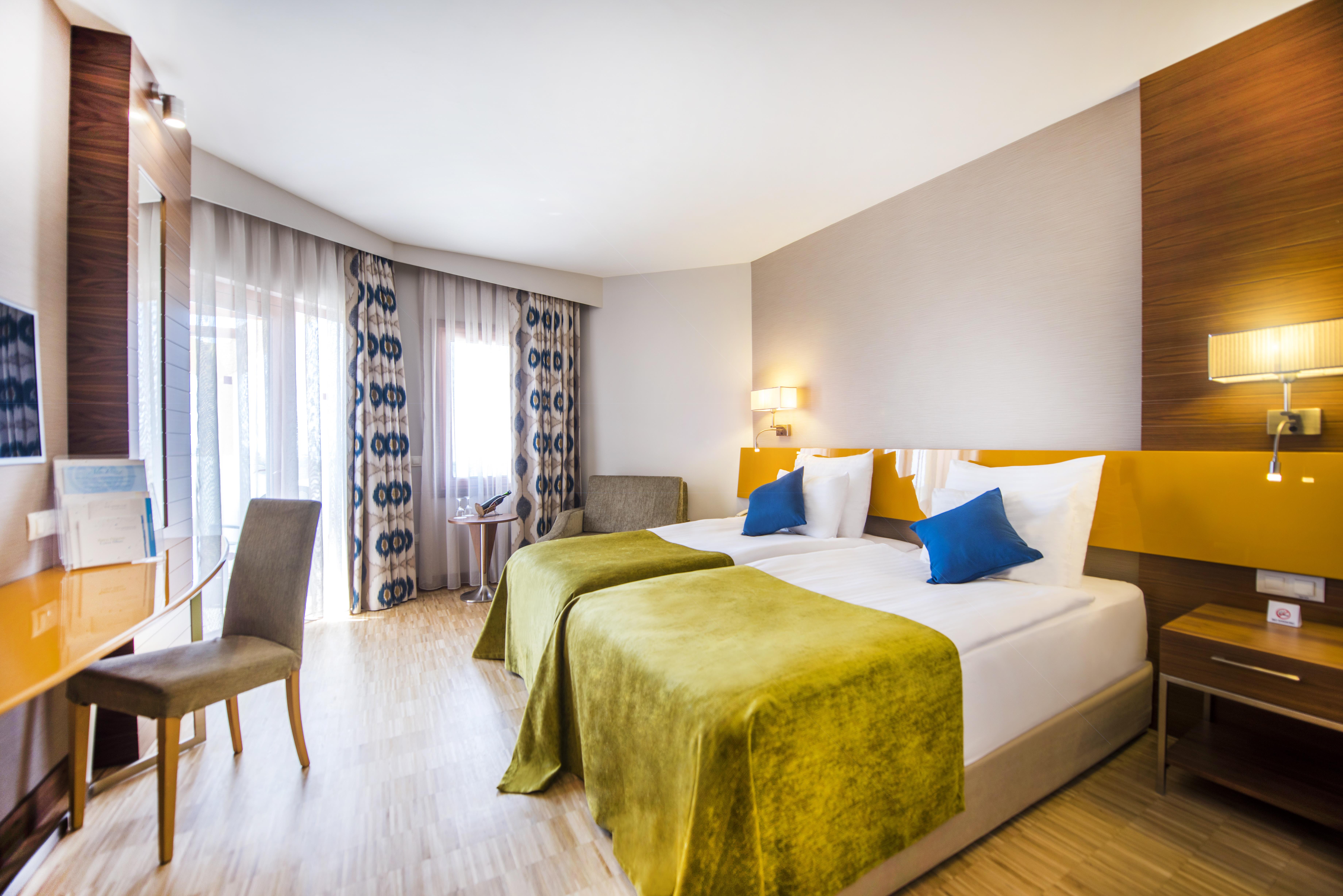 En fazla 3 yetişkin veya 2 yetişkin + 1 çocuk.