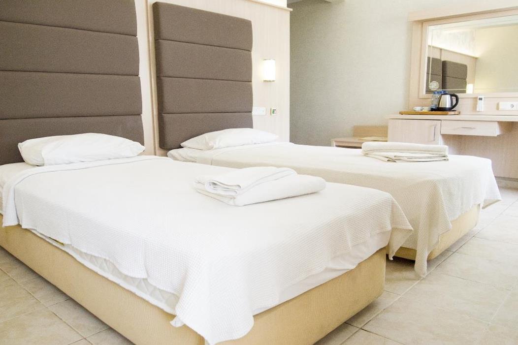 En fazla 3 yetişkin veya 2 yetişkin + 1 çocuk.