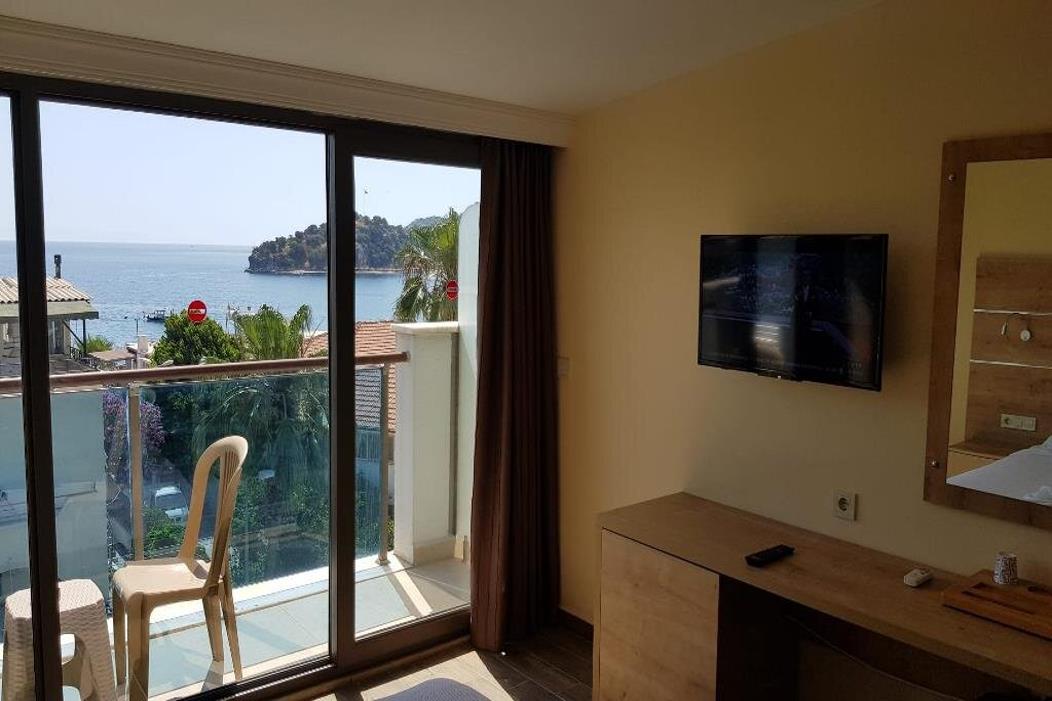 En fazla 3 yetişkin veya 2 yetişkin + 1 çocuk.