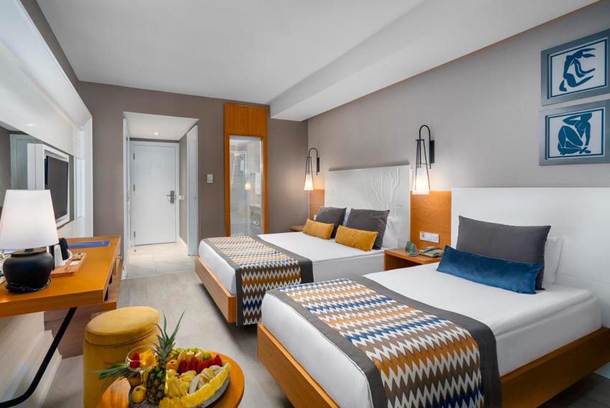 En fazla 3 yetişkin veya 2 yetişkin + 1 çocuk.