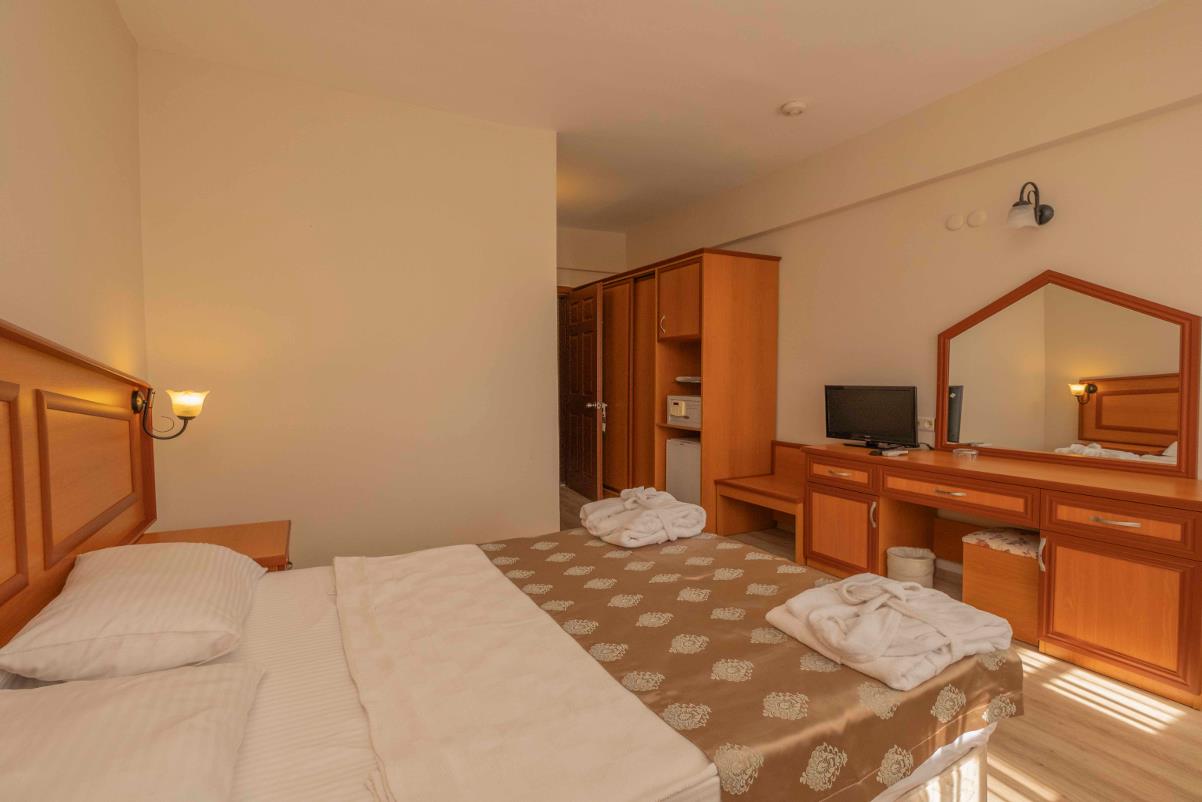 En fazla 3 yetişkin + 1 çocuk veya 2 yetişkin + 2 çocuk.