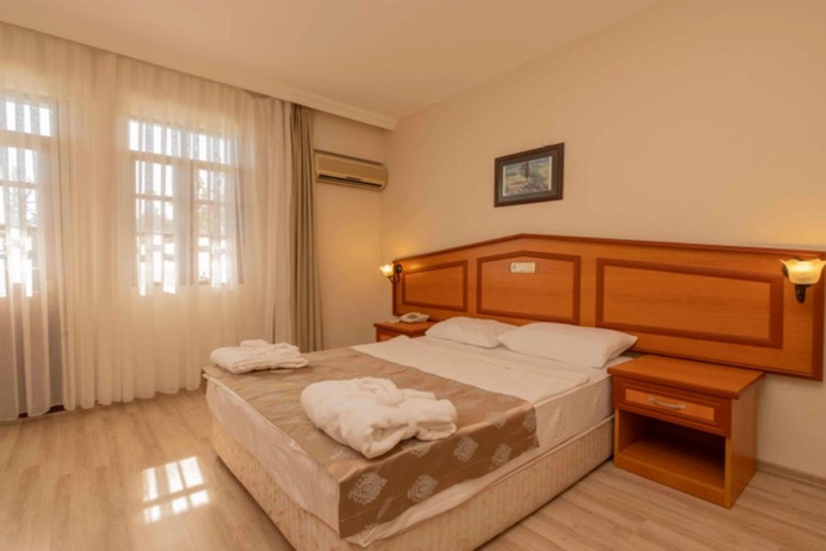 En az 2 yetişkin, En fazla 2 yetişkin.