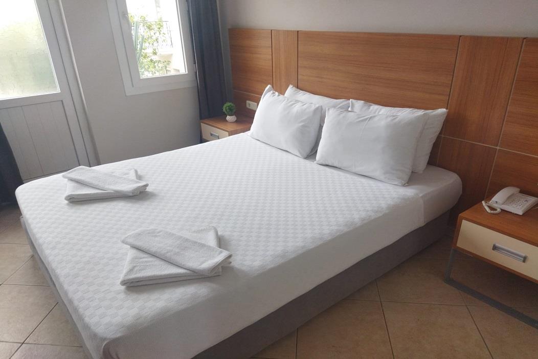 En fazla 3 yetişkin veya 2 yetişkin + 1 çocuk.