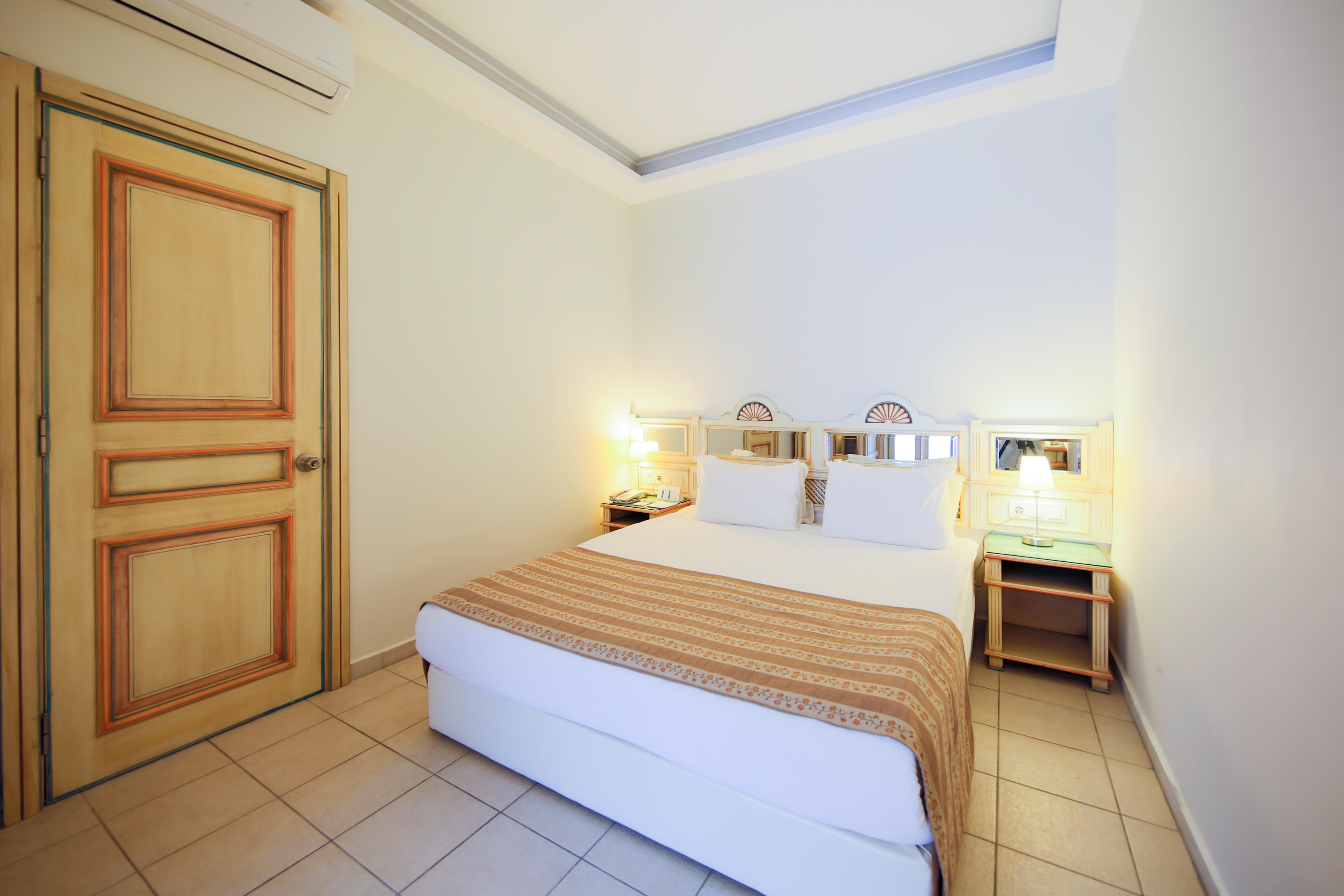 En az 2 yetişkin, En fazla 3 yetişkin + 1 çocuk veya 2 yetişkin + 2 çocuk.