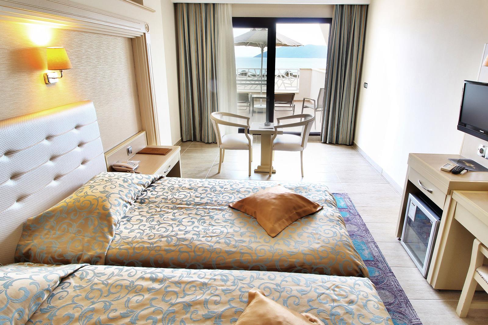 En fazla 3 yetişkin veya 2 yetişkin + 1 çocuk.