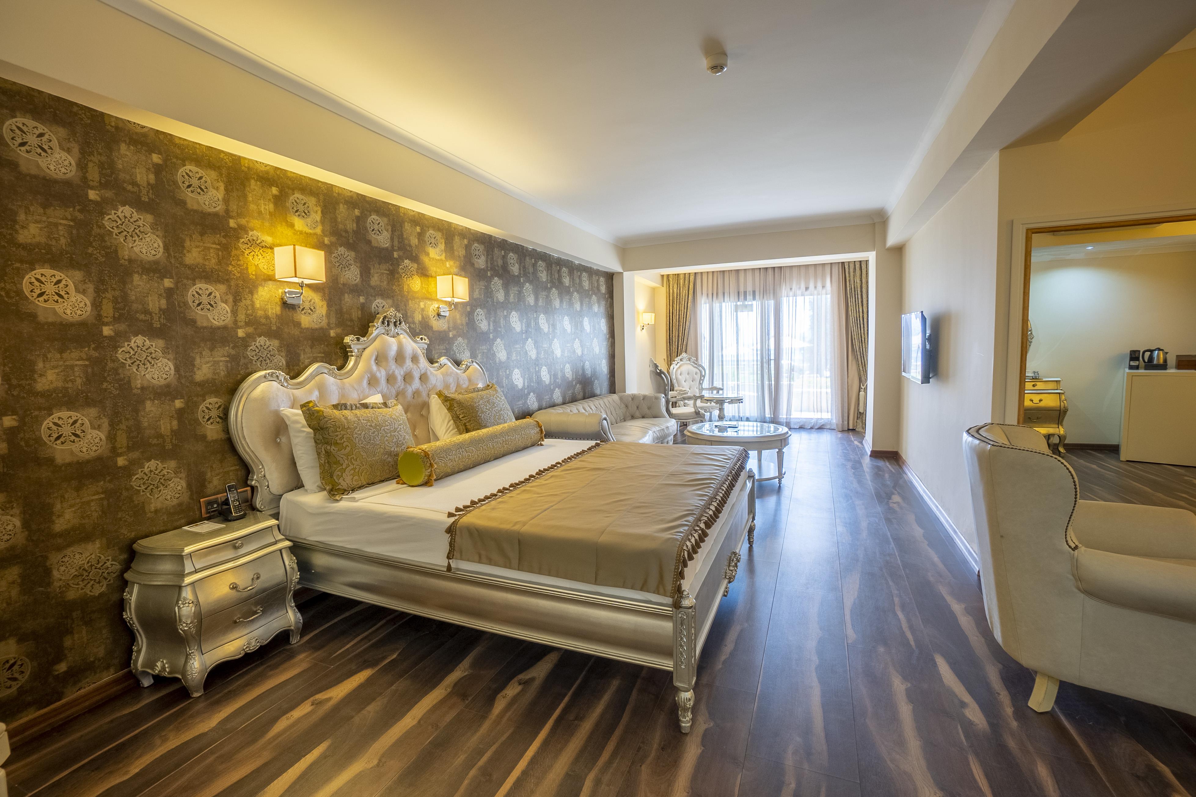 En fazla 3 yetişkin veya 2 yetişkin + 1 çocuk.