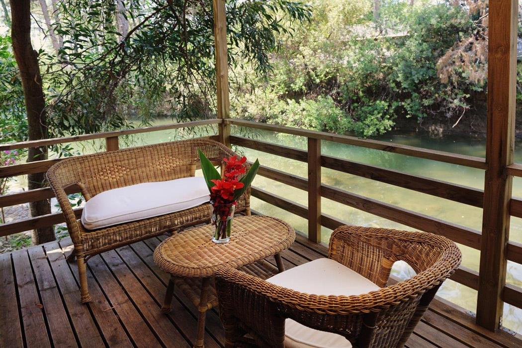 En fazla 4 yetişkin + 1 bebek (0-2 yaş) veya 3 yetişkin + 1 çocuk + 1 bebek (0-2 yaş).