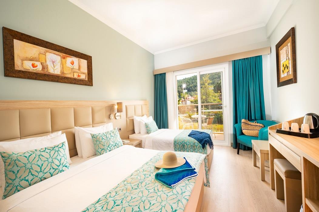 En fazla 3 yetişkin veya 2 yetişkin + 1 çocuk.